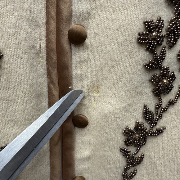 Cardigan Sweater Vintage 1950s Crewneck Cream Women Size S/M Floral Beadwork - Picture 14 of 16